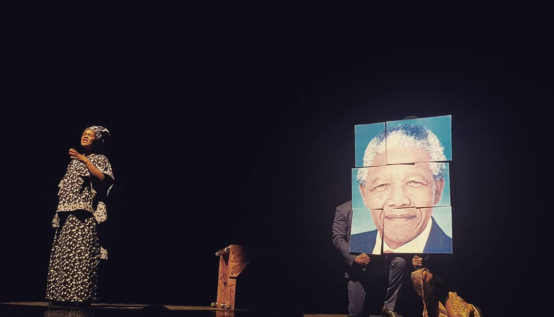 image Gatti se rend à Nivelles à la "rencontre" de "Madiba" Mandela. Une pièce de théâtre belle, instructive.. et en anglais! #mandela @ Centre Culturel de Nivelles - Waux-Hall